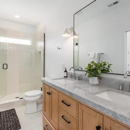 12 South With Rooftop Sauna And Wet Bar With 2 Car Garage