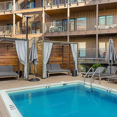 With Pool Balcony And Garage Walk To Downtown Broadway Holiday home *