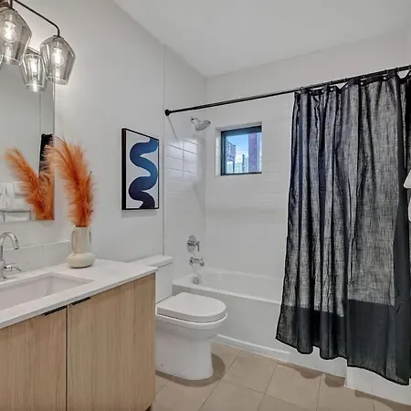 Hyve-anthem-private Balconies-walk To Broadway Holiday home *