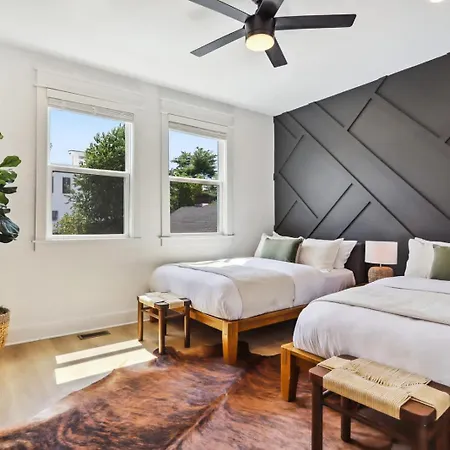 Holiday home Two Beautiful Luxury Renovations Near Downtown