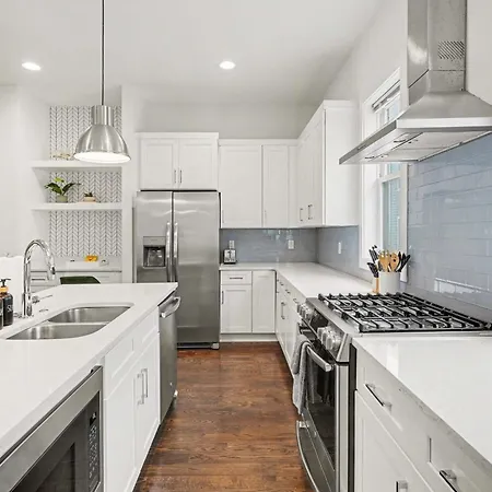 Chic Townhome X3 W Rooftop Views Near Broadway