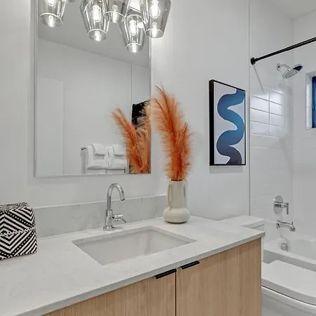 Hyve-anthem-private Balconies-walk To Broadway *