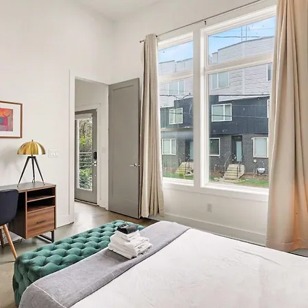 2 Modern Townhomes W Rooftop Views Near Broadway Nashville