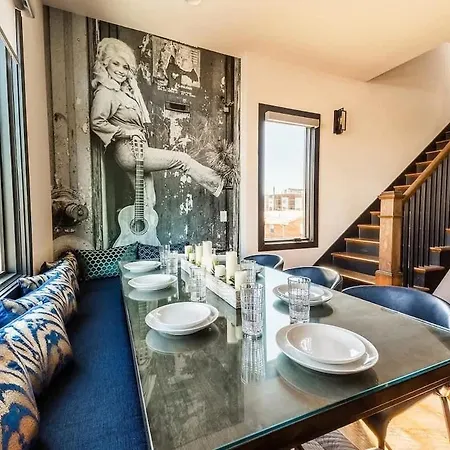 Boots & Broadway - 2 Units - Mins To Broadway *