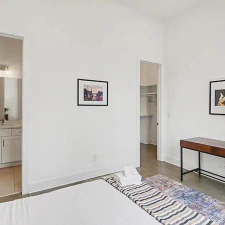 Holiday home Chic Townhome X3 W Rooftop Views Near Broadway