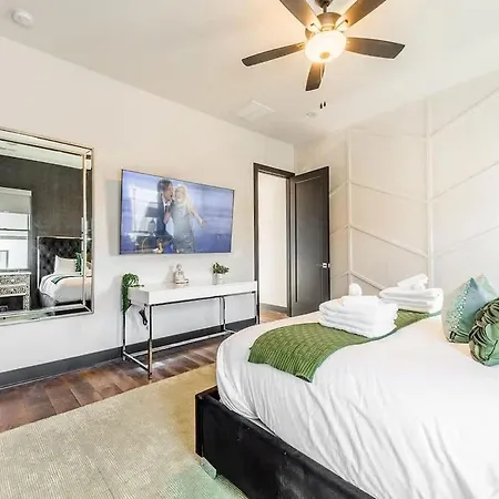 Boots & Broadway - 2 Units - Mins To Broadway Holiday home