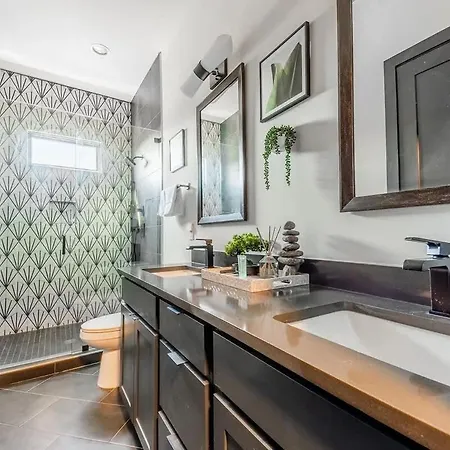 Holiday home Boots & Broadway - 2 Units - Mins To Broadway *