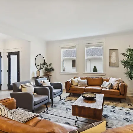 Two Beautiful Luxury Renovations Near Downtown Holiday home Nashville