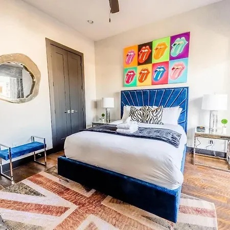 Boots & Broadway - 2 Units - Mins To Broadway Holiday home