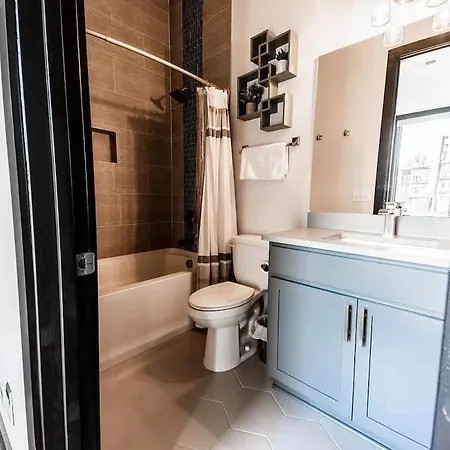 Boots & Broadway - 2 Units - Mins To Broadway *