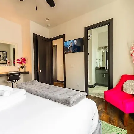 Boots & Broadway - 2 Units - Mins To Broadway Holiday home