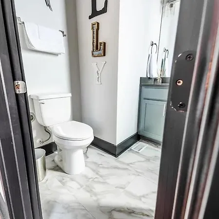 Holiday home Boots & Broadway - 2 Units - Mins To Broadway *
