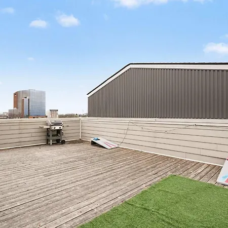 2 Stylish Townhomes W Rooftop Views Near Broadway Holiday home *