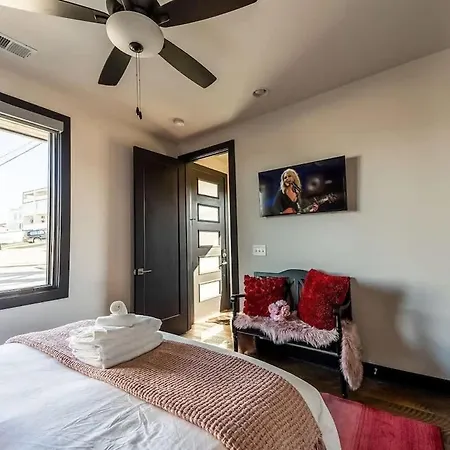 Holiday home Boots & Broadway - 2 Units - Mins To Broadway *