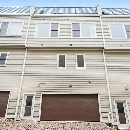 2 Trendy Townhomes W Rooftop Views Near Broadway
