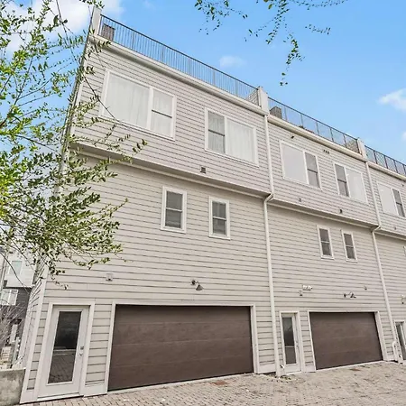 Holiday home 2 Modern Townhomes W Rooftop Views Near Broadway Nashville