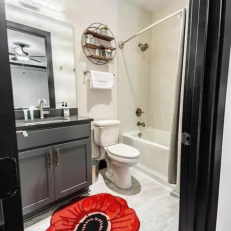 Holiday home Boots & Broadway - 2 Units - Mins To Broadway