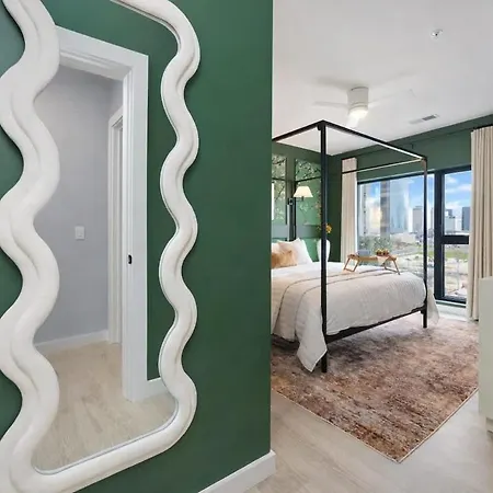 Holiday home Hyve-anthem-private Balconies-walk To Broadway
