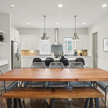 Holiday home Chic Townhome X3 W Rooftop Views Near Broadway *