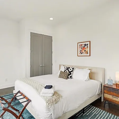 Chic Townhome X3 W Rooftop Views Near Broadway
