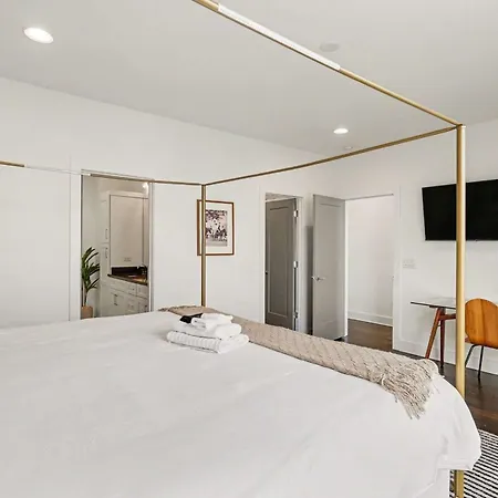 Chic Townhome X3 W Rooftop Views Near Broadway Holiday home