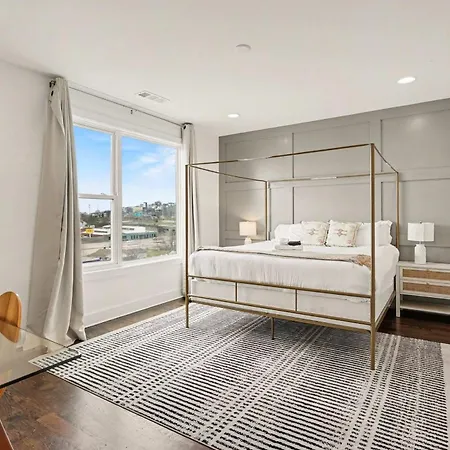 Chic Townhome X3 W Rooftop Views Near Broadway Holiday home *