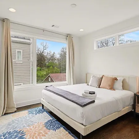 Chic Townhome X3 W Rooftop Views Near Broadway Holiday home *
