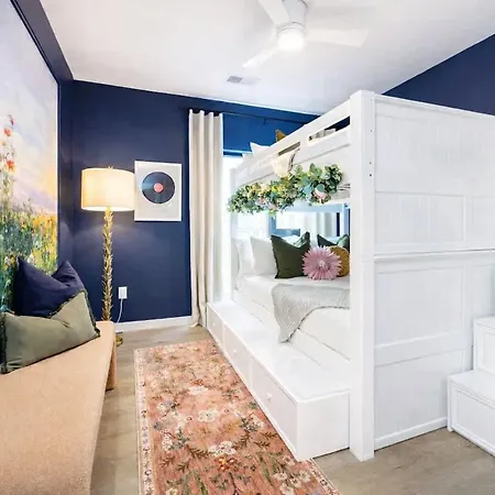 Holiday home Hyve-anthem-private Balconies-walk To Broadway *