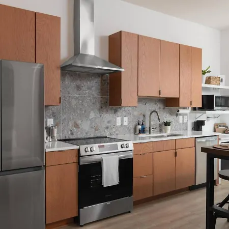 3 Miles To Downtown With Free Parking And Walk To Coffee