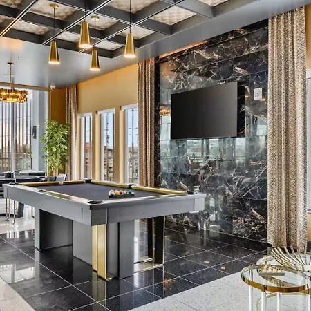 Retreat Pool, Gym, Rooftop Lounge & Free Parking *