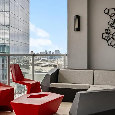 Retreat Pool, Gym, Rooftop Lounge & Free Parking Apartment *