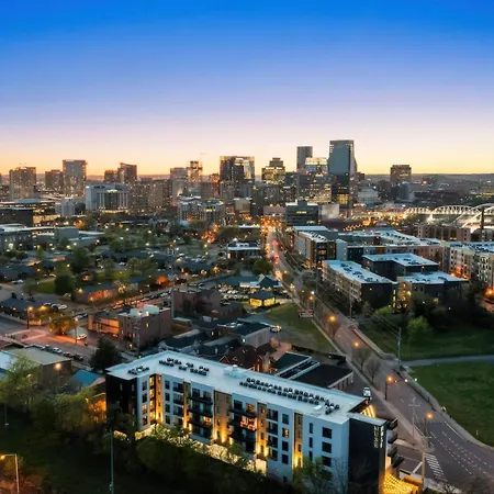 The Penthouse - 3br Rooftop - Downtown Apartment