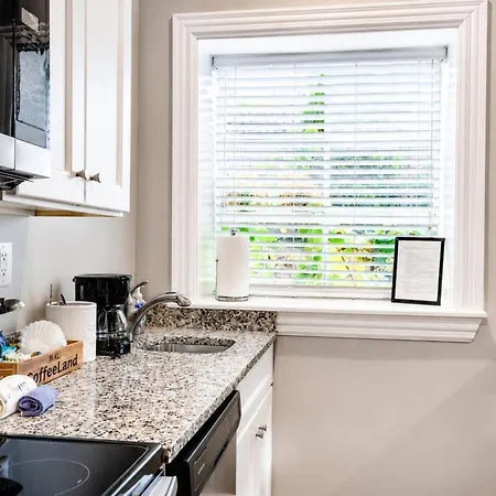 Bright & Cozy Church Conversion 1br Apartment Nashville