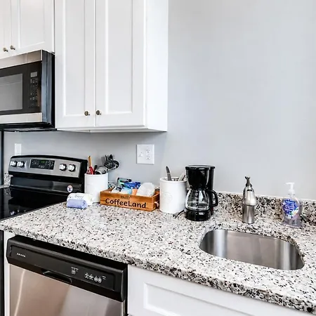 Bright & Cozy Church Conversion 1br