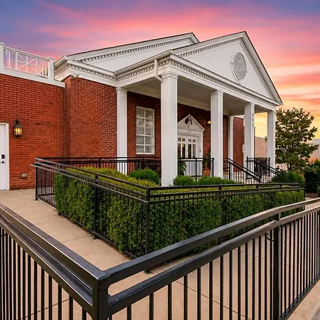 Bright & Cozy Church Conversion 1br Apartment