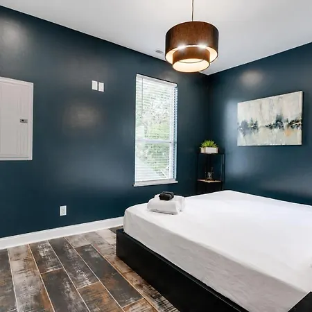 Gallant Glass 4br Floor Walk To Vandy! Apartment *