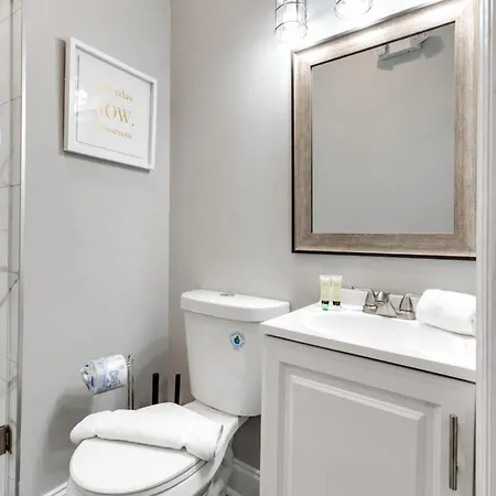 Gallant Glass 4br Floor Walk To Vandy! Apartment Nashville