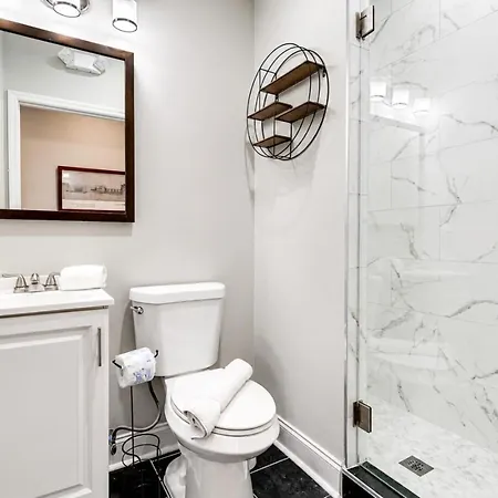 Gallant Glass 4br Floor Walk To Vandy! Apartment *