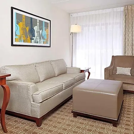 Hotel Doubletree By Hilton Airport 3*