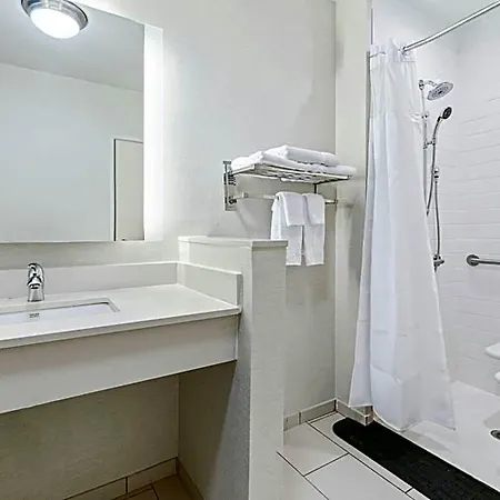 Fairfield & By Marriott Downtown-metrocenter