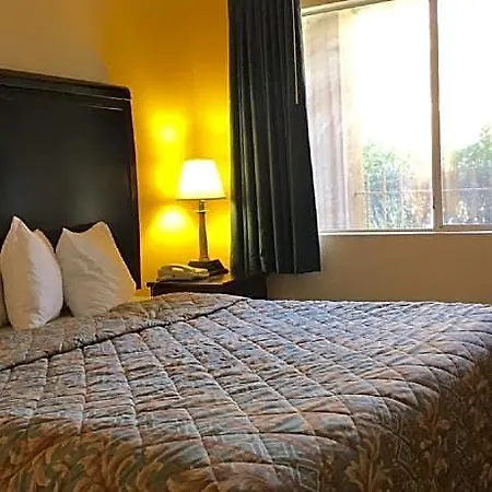 Hotel Red Lion & Airport 2*