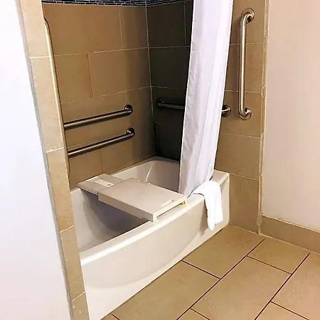 Hotel Country & By Radisson, Airport East, Tn 4*