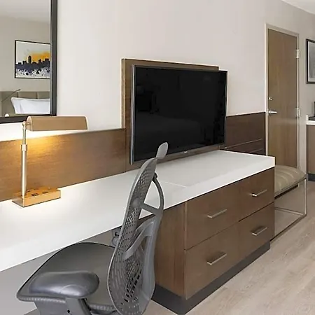 Hilton Garden Airport Hotel Nashville