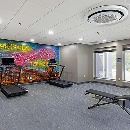Hilton Garden Airport 3*