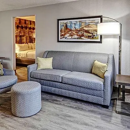 Courtyard By Marriott Vanderbilt West End Hotel