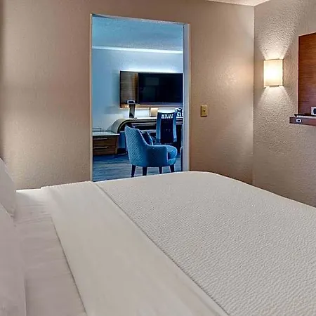 Courtyard By Marriott Vanderbilt West End 3*