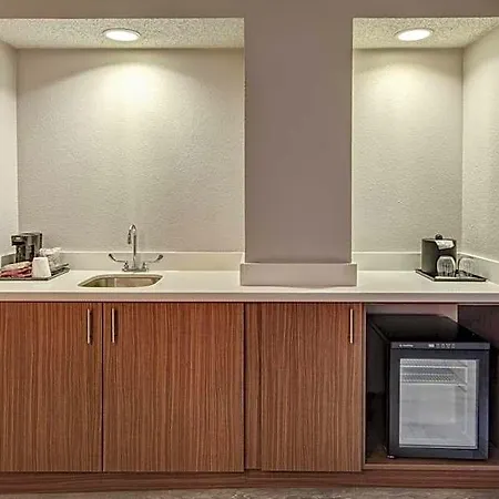 Courtyard By Marriott Vanderbilt West End
