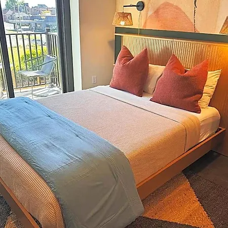 The Soundry Hotel 2*