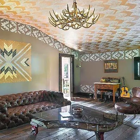 Urban Cowboy Hotel
