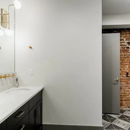 Tasteful Loft Apartment *